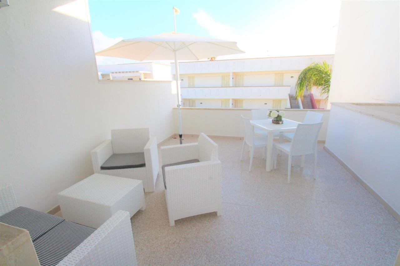 Appartamento A 150 M Dal Mare Climatizzato Con Bellissimo Patio Esterno Torre Pali المظهر الخارجي الصورة