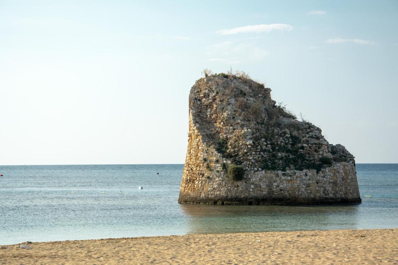 Appartamento A 150 M Dal Mare Climatizzato Con Bellissimo Patio Esterno Torre Pali المظهر الخارجي الصورة