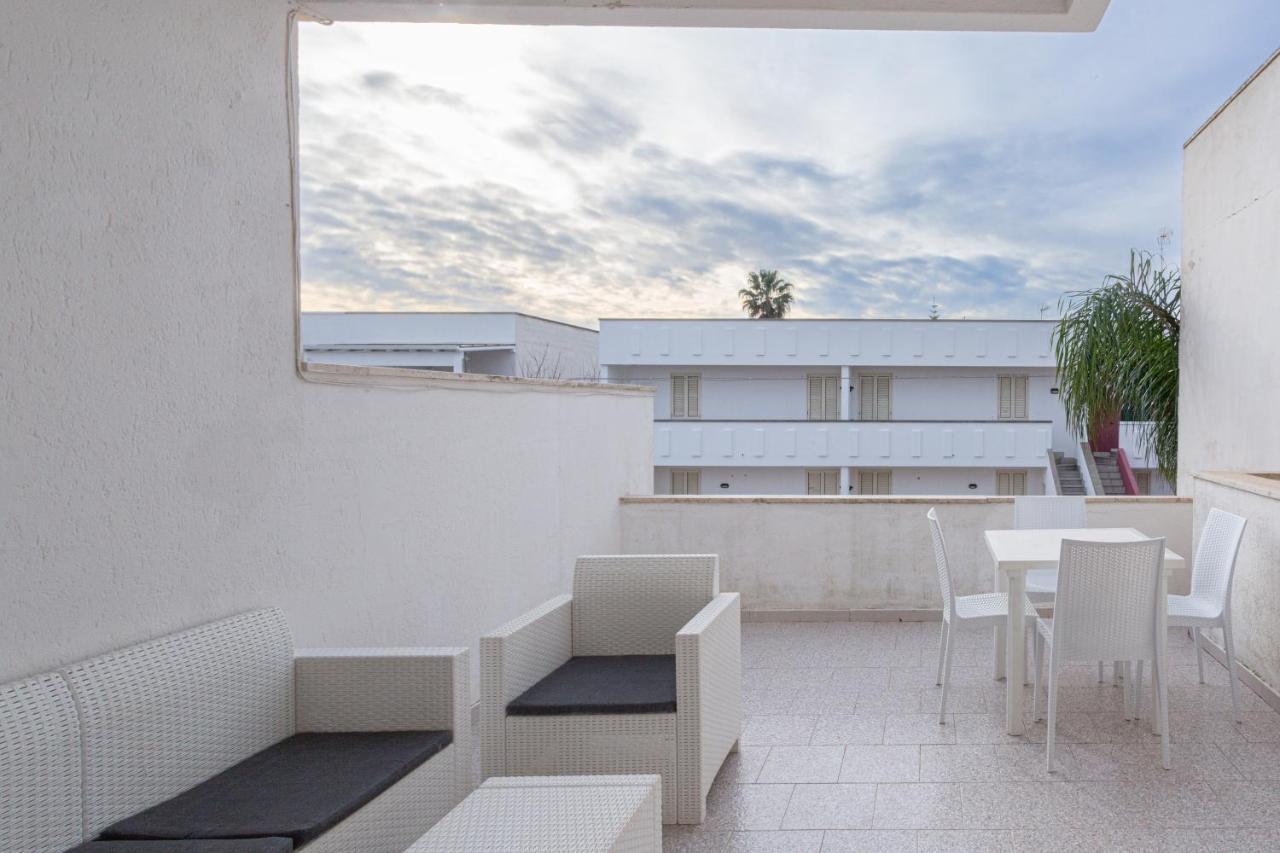Appartamento A 150 M Dal Mare Climatizzato Con Bellissimo Patio Esterno Torre Pali المظهر الخارجي الصورة